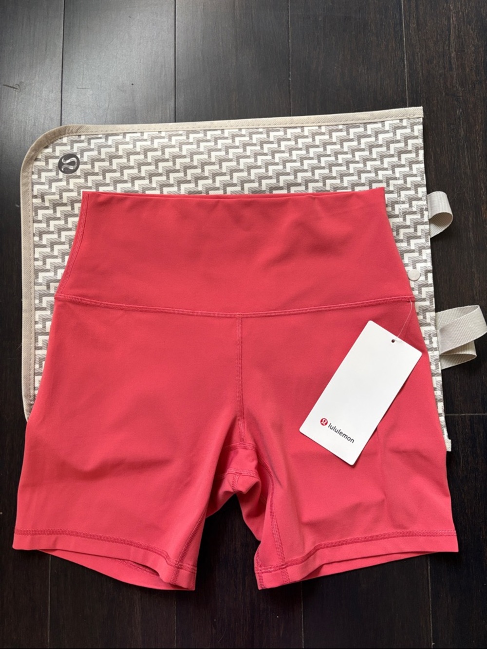 LULULEMON ALIGN HIGH RISE SHORTS 6” in DESERT RED SZ 8 NWT